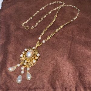 SPARKLE SPLENDOR Signed West Germany pearl like / filigree Necklace 🐈‍⬛